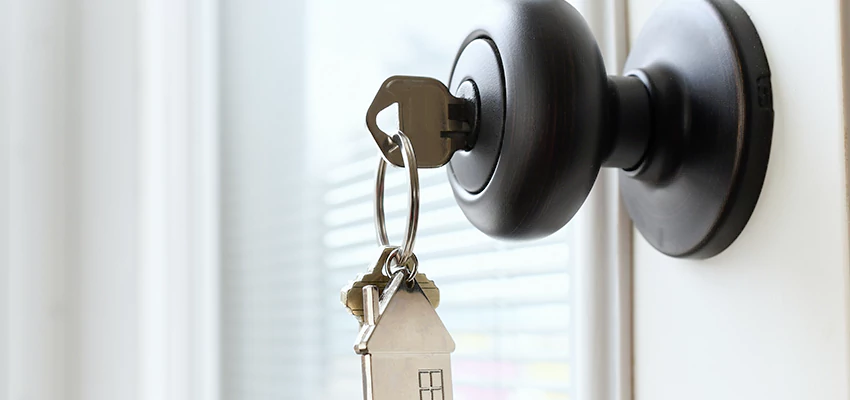 Bifold Door Knob Replacement in McFarland, California